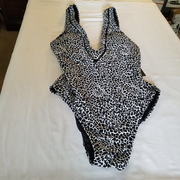 🩱Frederick's of Hollywood One Piece Bathing Suit - NWT🩱 - Picture 3 of 9
